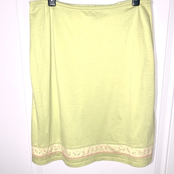 Express Stretchy Lime Green Skirt with Pink floral print Size Large - Picture 1 of 7